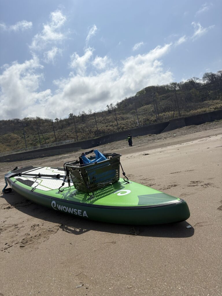 SUPと晴天の浜辺の写真
SUP釣り出廷への準備