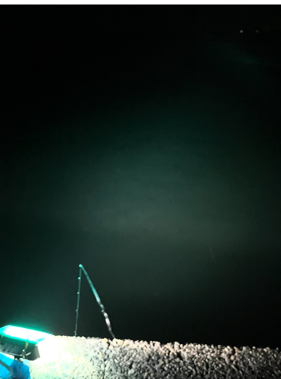 自作集魚灯の実釣テスト写真。白色ライトで爆光に