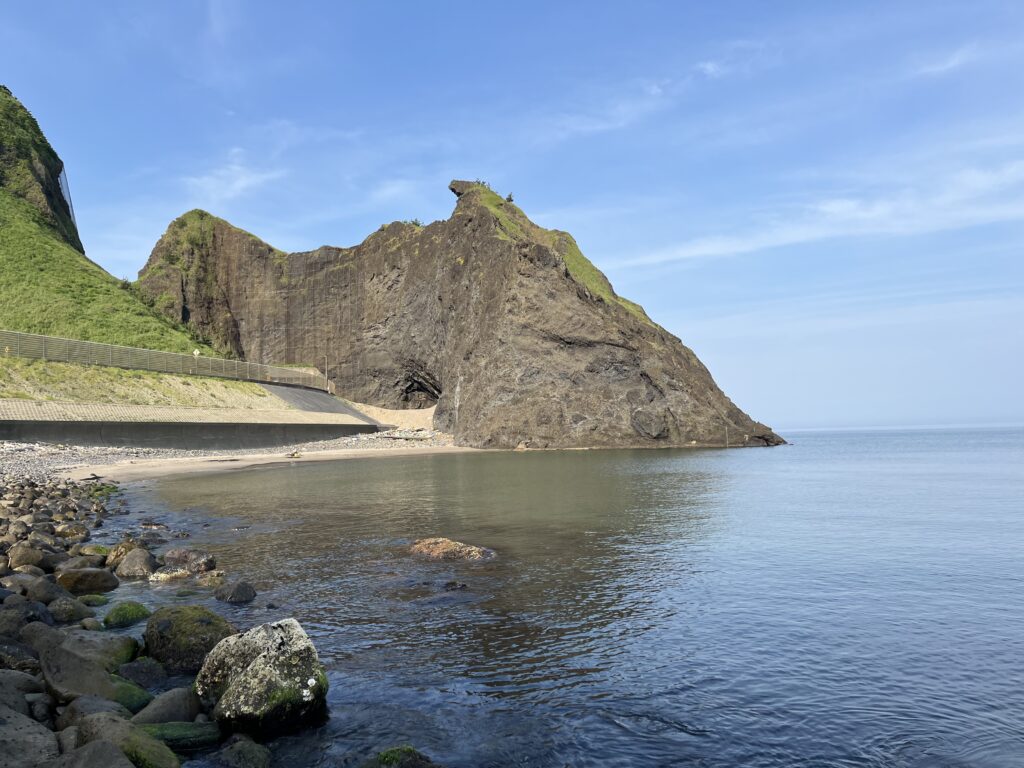 2025/06/09日釣行写真
SUPフィッシングにて新潟県の角田周辺の小浜のビーチ写真